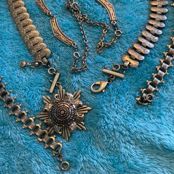 CAbi Trinity necklace EUC - Picture 2 of 7